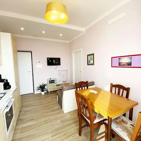 Vicino Parco Ducale アパート *